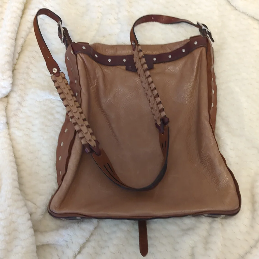 💕HP💕Bella Dolci Handcrafted Brown Leather Shoulder Bag - Picture 3 of 14